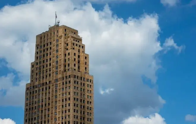 Downtown Cincinnati skyline and Carew Tower
